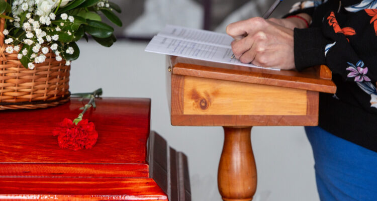 Estudio de la FNE revela alto costo de servicios fúnebres en Chile y recomienda aumentar competencia