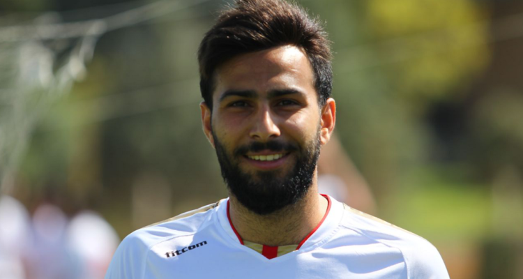 El futbolista iraní Amir Nasr Azadani.