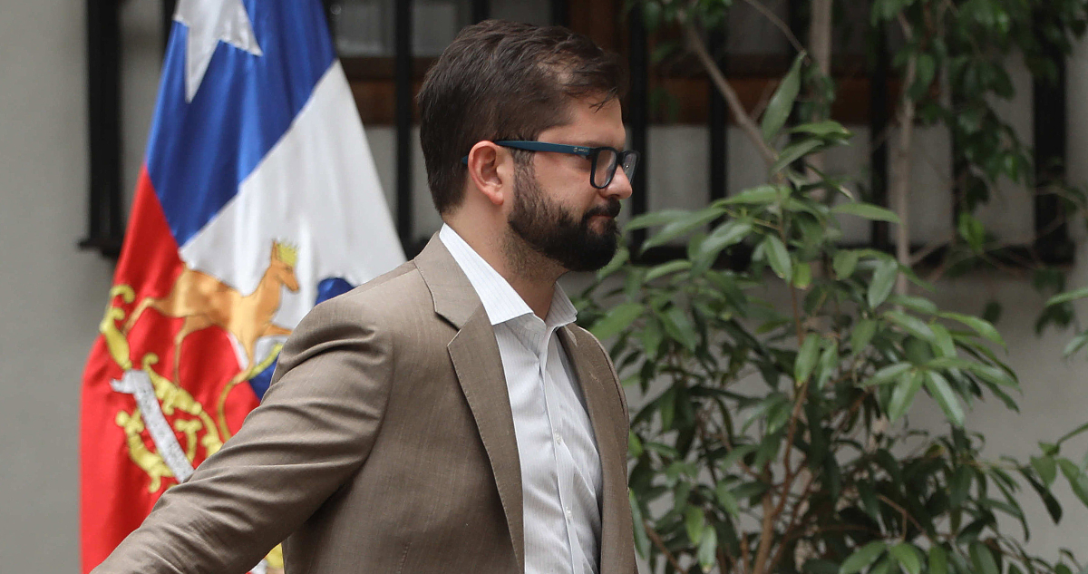 Cadem: desaprobación del presidente Gabriel Boric llega al 70% en medio de reproches por indultos