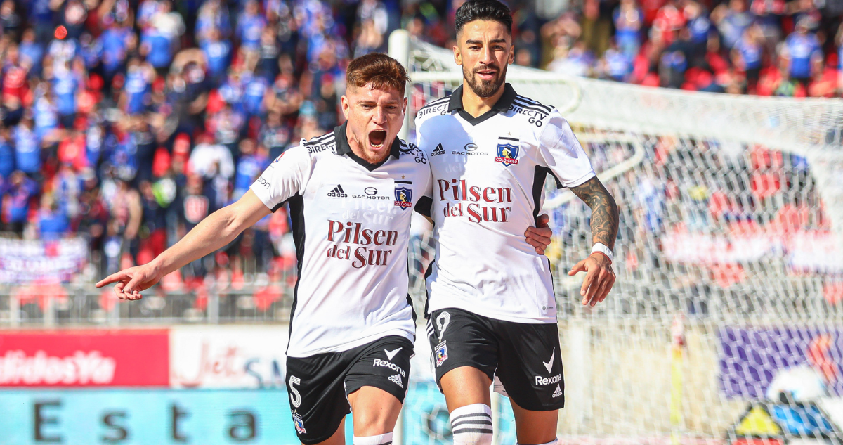 Leonaro Gil y Juan Martín Lucero festejando un gol en el campeonato nacional.