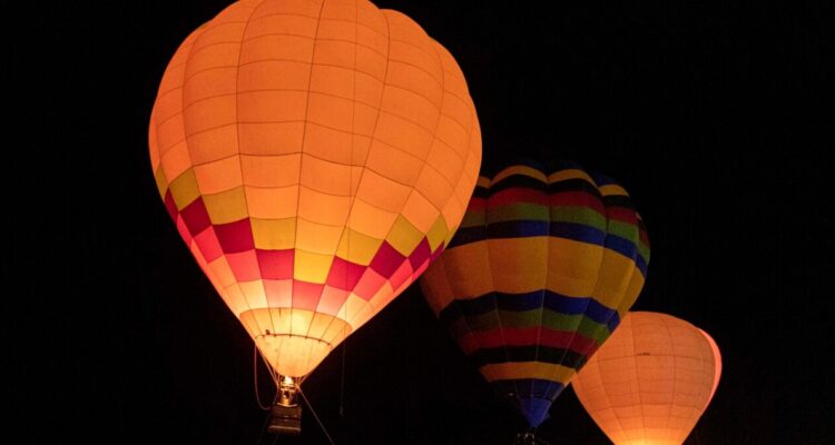 Arica recibió el 2023 con novedoso espectáculo de globos aerostáticos