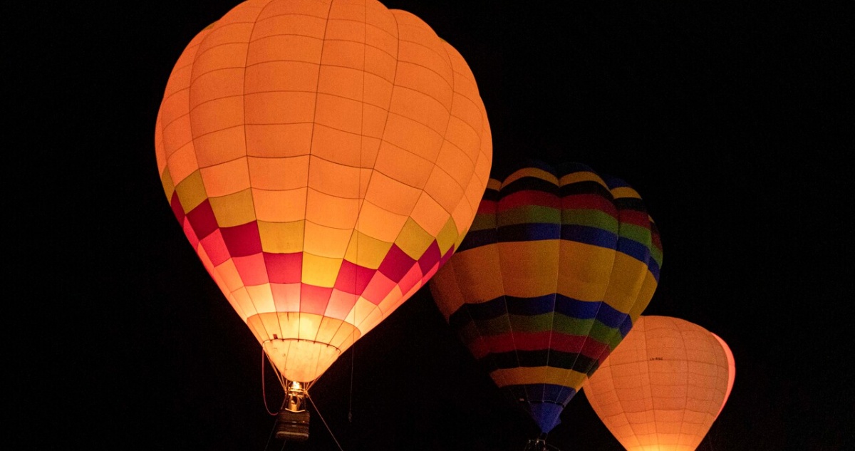 Arica recibió el 2023 con novedoso espectáculo de globos aerostáticos