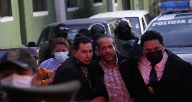 Imagen de la detención del gobernador Camacho