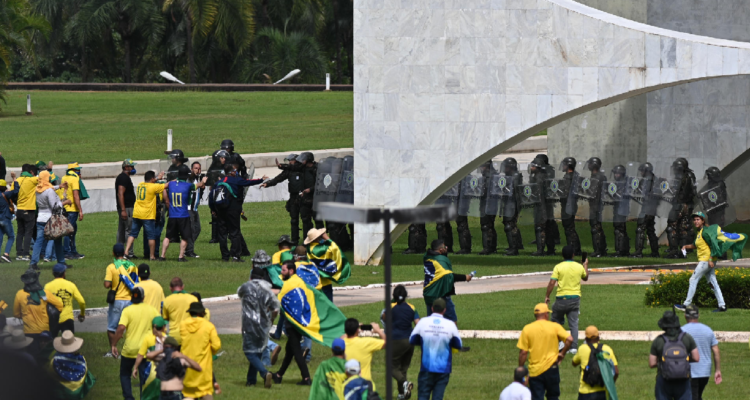Bolsonaristas buscan golpe de Estado en Brasil: invaden Palacio de Gobierno, Congreso y Corte Suprema