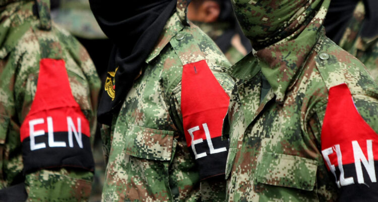 Gobierno de Colombia acuerda 6 meses de cese al fuego con guerrillas y grupos paramilitares