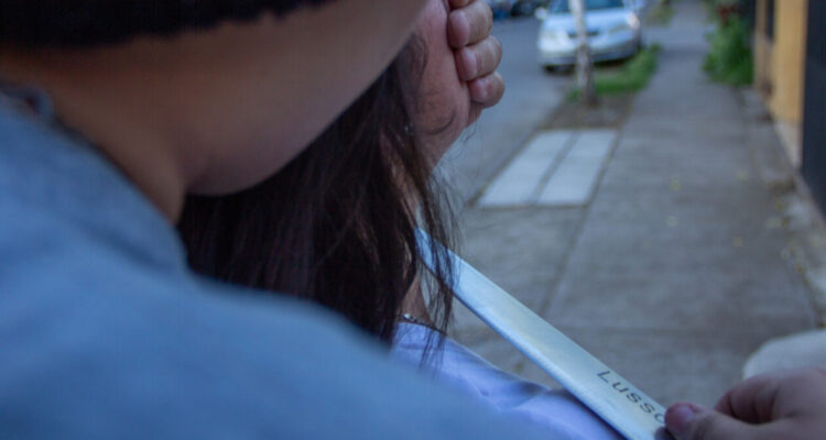 Hombre amenaza con cuchillo a su pareja y dos hijos en Molina: quedó detenido por femicidio frustrado