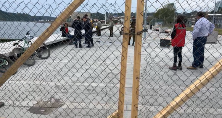 Hombre borracho se lanzó al mar desde Parque Costanera de Puerto Montt: fue rescatado por Carabineros