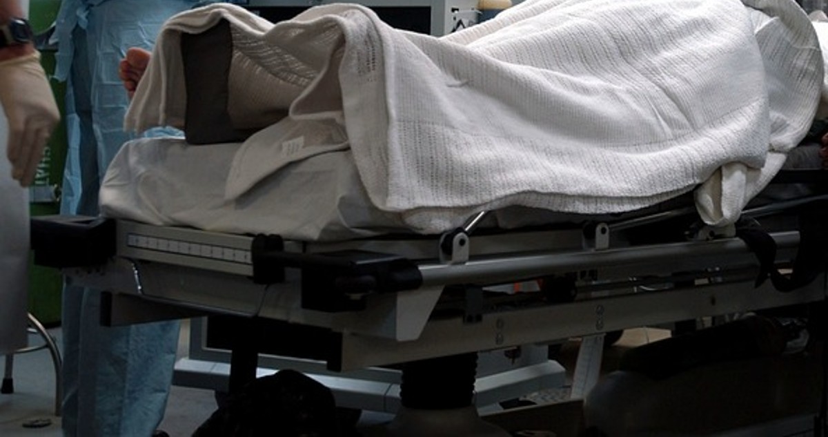 Mujer asesina a su esposo que estaba internado en hospital de EEUU y luego se atrinchera en habitación