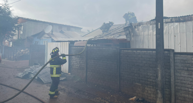 Tragedia en Collipulli: niño de tres años murió en incendio que afectó a un conjunto de viviendas