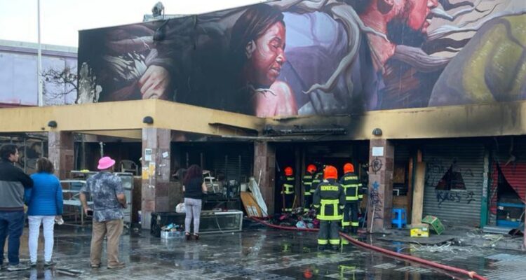 Una persona murió en incendio que afectó a locales del Mercado Central de Antofagasta