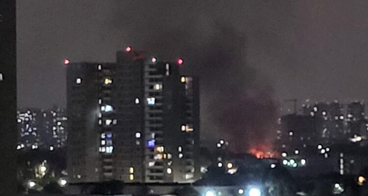 Incendio en la víspera de Año Nuevo destruye por completo una propiedad en Santiago Centro