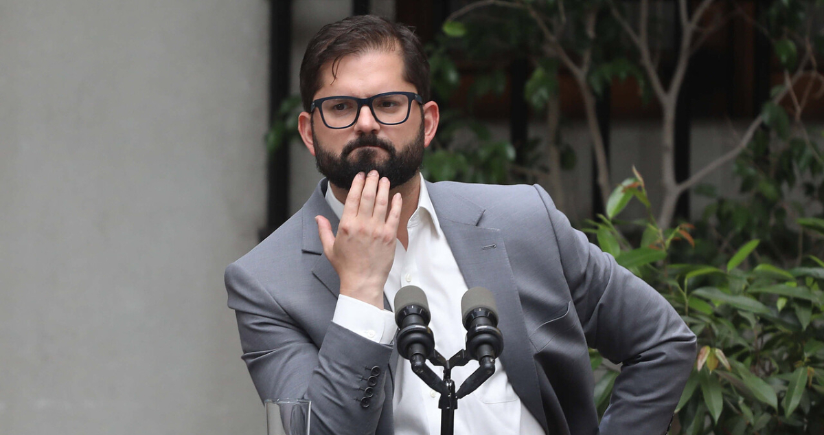 ¿Se puede revocar un indulto? Expertos deslizan opciones en medio de duro momento del presidente Boric
