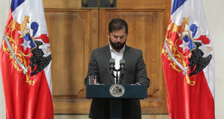 Tras salida de Ríos y Meza-Lopehandía: diputados piden a presidente Boric que revierta indultos