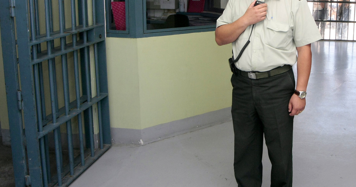 Denuncian brutal golpiza de gendarmes a interno del penal Bío Bío mientras cámaras
