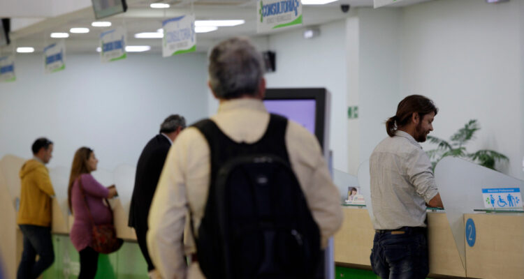 Colegio Médico pide a Isapres reintegrarse a mesa con el Gobierno para buscar solución a crisis