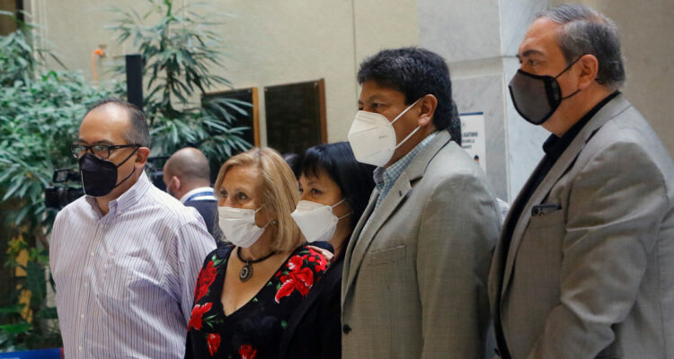 Diputados piden sesión especial para conocer medidas del Gobierno por crisis de isapres