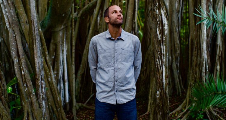 Jack Johnson a días de volver a cantar y surfear en Chile: “Uno de mis primeros amores fue el océano”