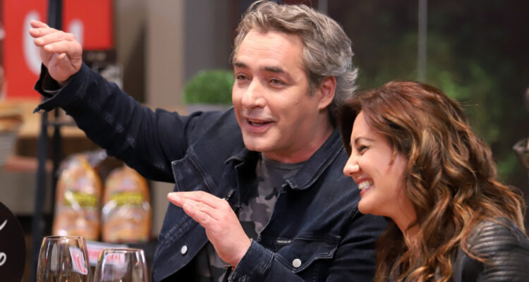 El periodista José Luis Repenning junto a su colega y amiga, Priscilla Vargas.