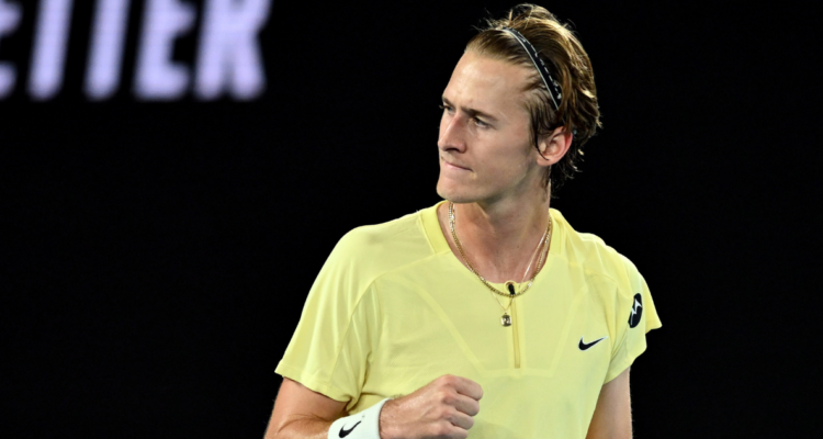 Sebastian Korda jugó uno de sus mejores duelos y despachó del Abierto de Australia al ruso Daniil Medvedev.