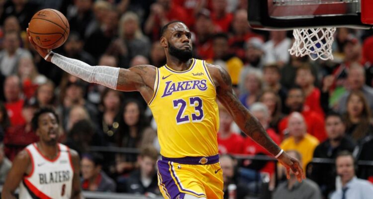 Los Lakers vencieron a los Blazers con un gran LeBron James