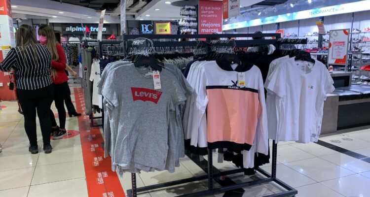 “Teoría conspirativa” y un proveedor pakistaní fantasma: Detallan nuevas acusaciones contra La Polar