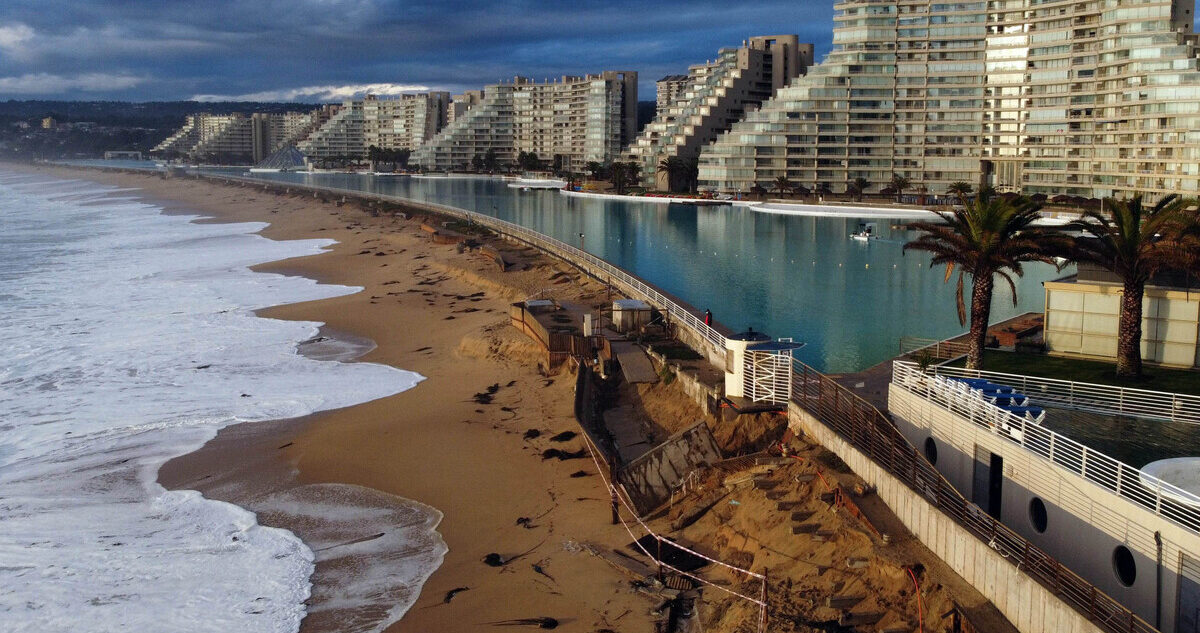 Foto contexto erosión en playas de Chile