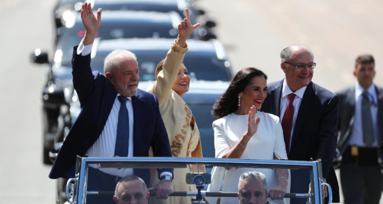 La izquierda volvió al poder en Brasil: Lula asumió su tercer mandato como presidente del país