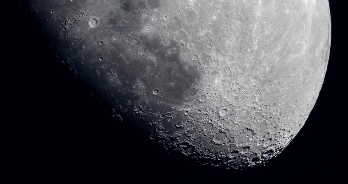 Luna mineral