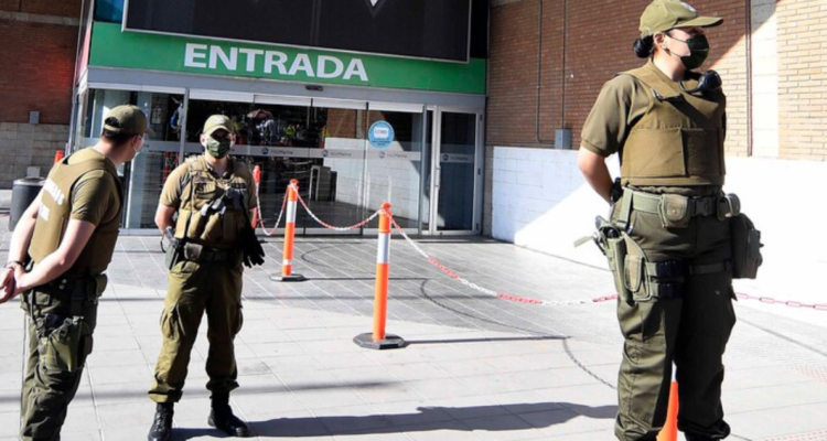 Al menos cuatro delincuentes armados roban tienda Samsung en Mall Marina de Viña del Mar