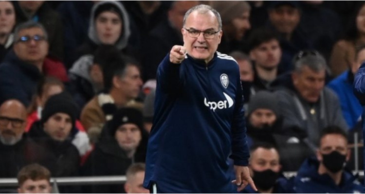 Marcelo Bielsa está a una firma de ser el nuevo entrenador de Everton en Inglaterra..