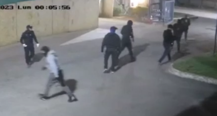 Guardia logra frustrar masivo robo contra una bodega en Quilicura: delincuentes le dispararon