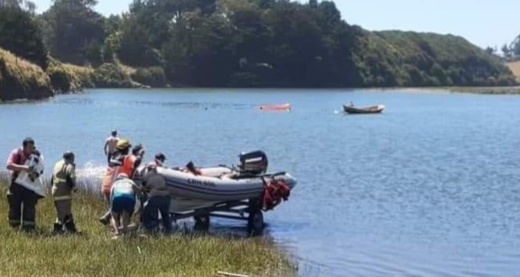 Menor muere ahogado tras volcar su kayak en Lago Budi