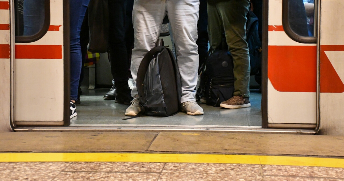 Metro con servicio parcial en Línea 1 por caída de persona a las vías