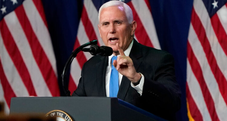 Mike Pence encuentra en su residencia documentos clasificados de su época como vicepresidente