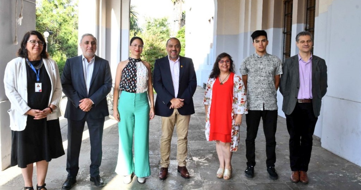 Ministerio de Educación anuncia inversión en 17 colegios de Santiago