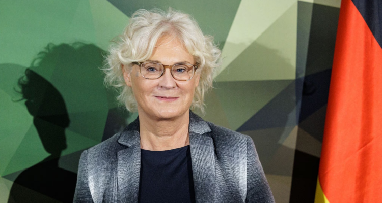 La ministra alemana Christine Lambrecht, durante una rueda de prensa con motivo de un foro militar.