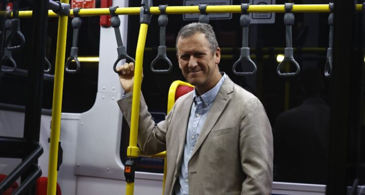Gobierno confirma que mantendrá congelamiento del pasaje en transporte público, pero no será eterno