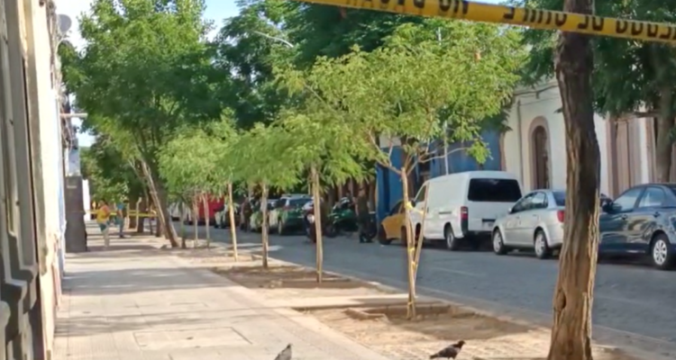 Operativo de Carabineros obliga corte de tránsito en el centro de Santiago por presuntos disparos