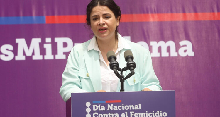 Ministra Orellana zanja polémica por fiscal Valencia: “Ahora nos toca trabajar”