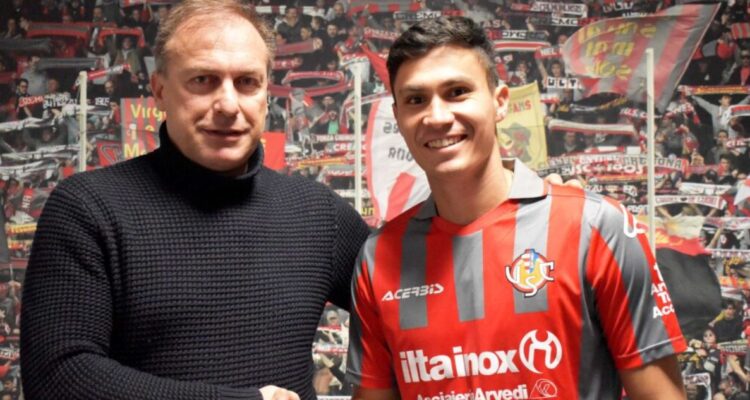 Pablo Galdames fue presentado en el Cremonese de la Serie A italiana.
