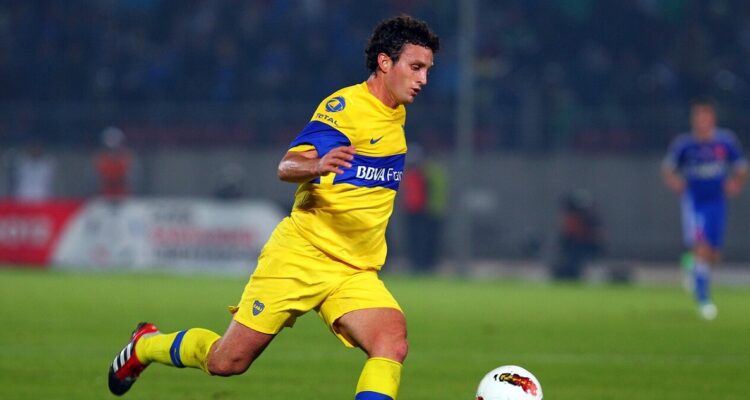 Pablo Ledesma jugando por Boca Juniors.