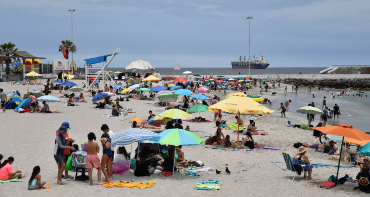 Este lunes comienzan las multas para quienes utilicen parlantes en las playas de Antofagasta