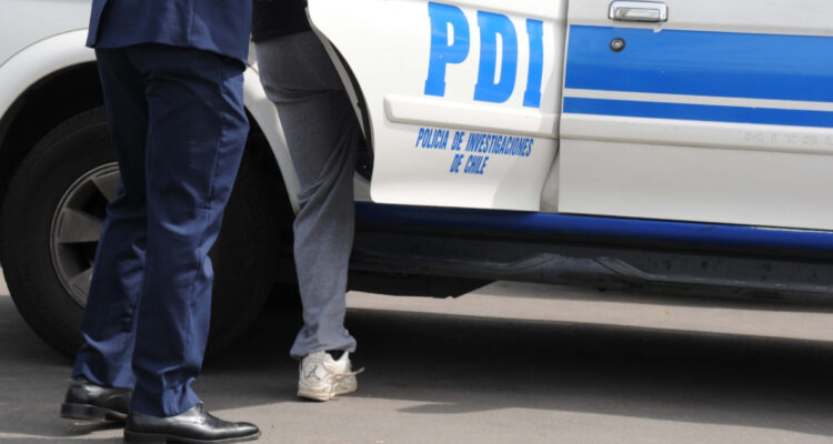 Detienen a padre que huyó a Bolivia con su hija de 9 años tras visita: estuvieron 3 meses inubicables