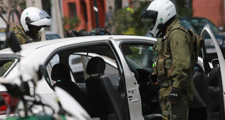 Hombre baleado por carabineros muere en Hospital
