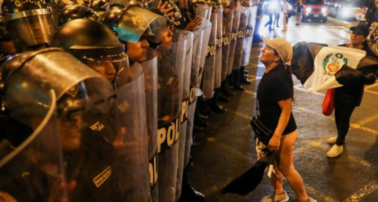 Perú reporta protestas y bloqueos en 100 puntos del país