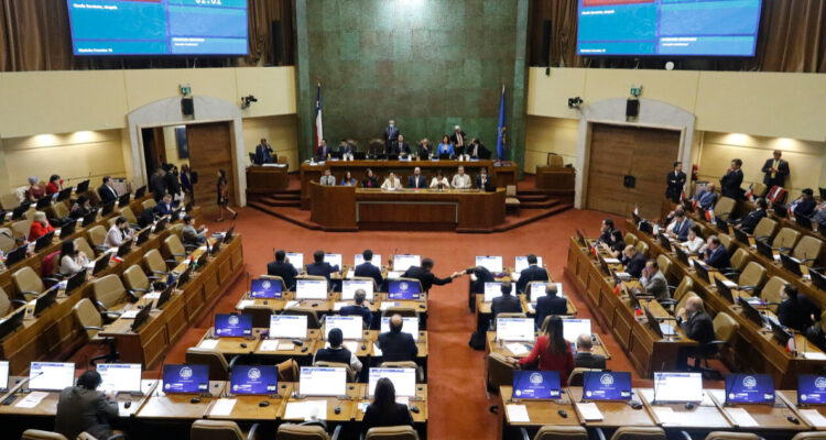 Foto contexto propuestas para Comisión de Expertos desde la izquierda y centroizquierda en la Cámara