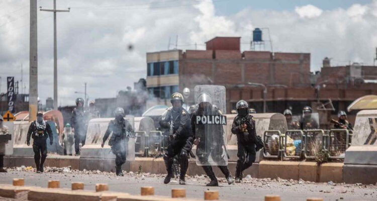 Gobierno expresa preocupación por crisis en Perú y pide abrirse al diálogo