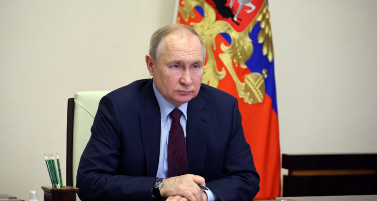 Putin asegura que economía rusa se contraerá 2,5% y no un 20% como dicen las estimaciones