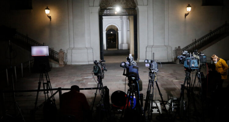 Gobierno contrata servicio de medición de rating televisivo mediante trato directo