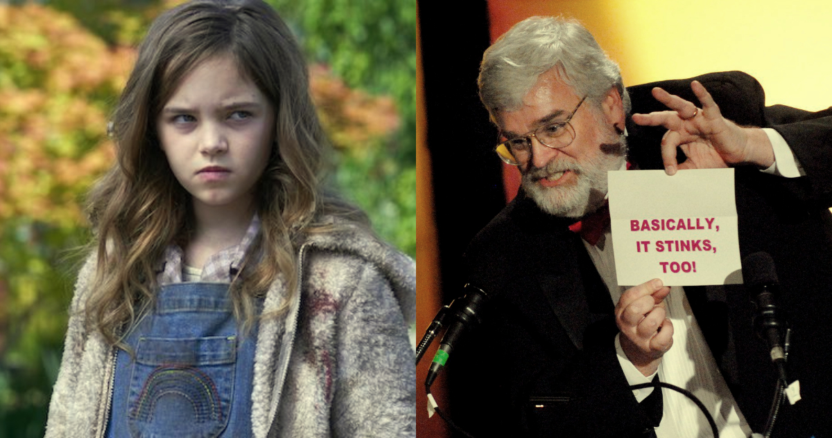 La niña de 12 años nominada a peor actriz por los premios Razzie en su película. A su lado, el fundador de los premios en una de las ceremonias.